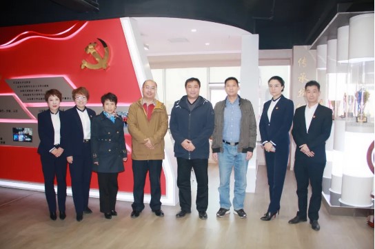 直奔一線(xiàn) 上下聯(lián)動(dòng) 問(wèn)需幫扶——市商務(wù)局、春華街黨工委領(lǐng)導(dǎo)走訪(fǎng)問(wèn)需永誠(chéng)世佳